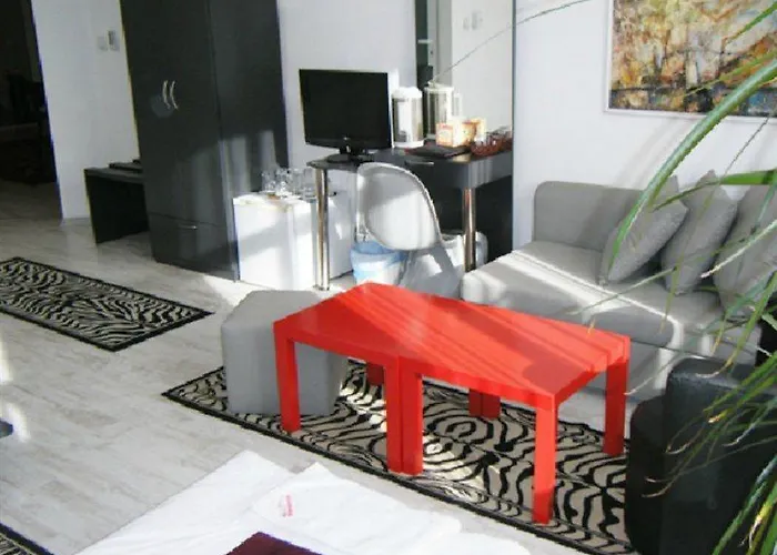 Scotty's Boutique Hotel 3*