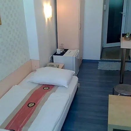 Scotty's Boutique Hotel 3*