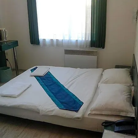 Scotty's Boutique Hotel