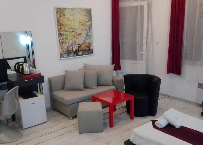 מלון Scotty's Boutique 3*